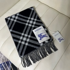 🆕Burberry新款苏格兰格纹羊绒围巾,继全智贤带火的格纹款围巾之后,Bur又一款力作上市,Burberry新款流苏格 🆕Burberry新款苏格兰格纹羊绒围巾,继全智贤带火的格纹款围巾之后,Bur又一款力作上市,Burberry新款流苏格