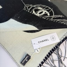🆕Chanel · 香奈兒新品圍巾,這條必須推 雖然是25C吊牌,但25P開始之後這條才進櫃 有多種顏色可挑 首推粉色這 🆕Chanel · 香奈兒新品圍巾,這條必須推 雖然是25C吊牌,但25P開始之後這條才進櫃 有多種顏色可挑 首推粉色這
