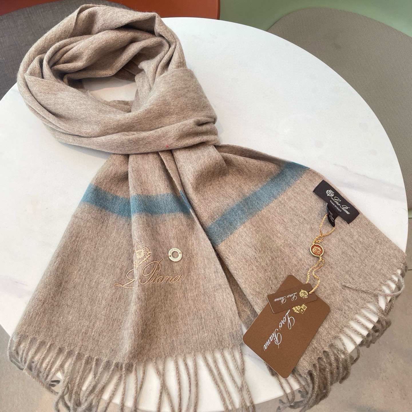 🆕Loro Piana · 诺悠翩雅❗️【贸易公司尾单，极品山羊绒围巾披肩】送人自留都太高大上了😍重磅上新，爆款爆款，渠