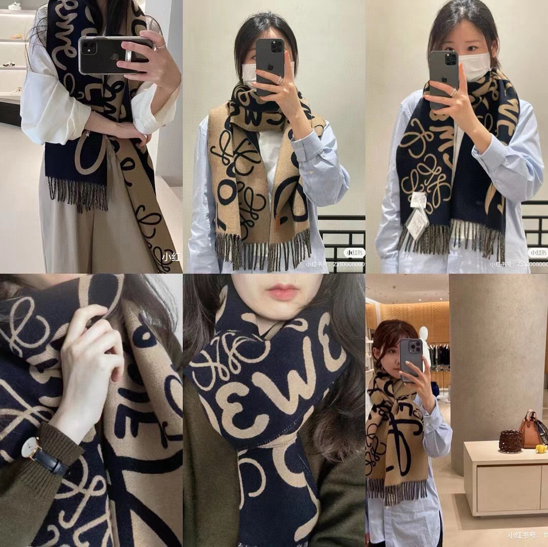 🆕Loewe · 罗意威涂鸦款双面围巾，男女同款。loewe超美新款围巾！超级推荐入手！超难买哦！原单品质好货，甩市场货