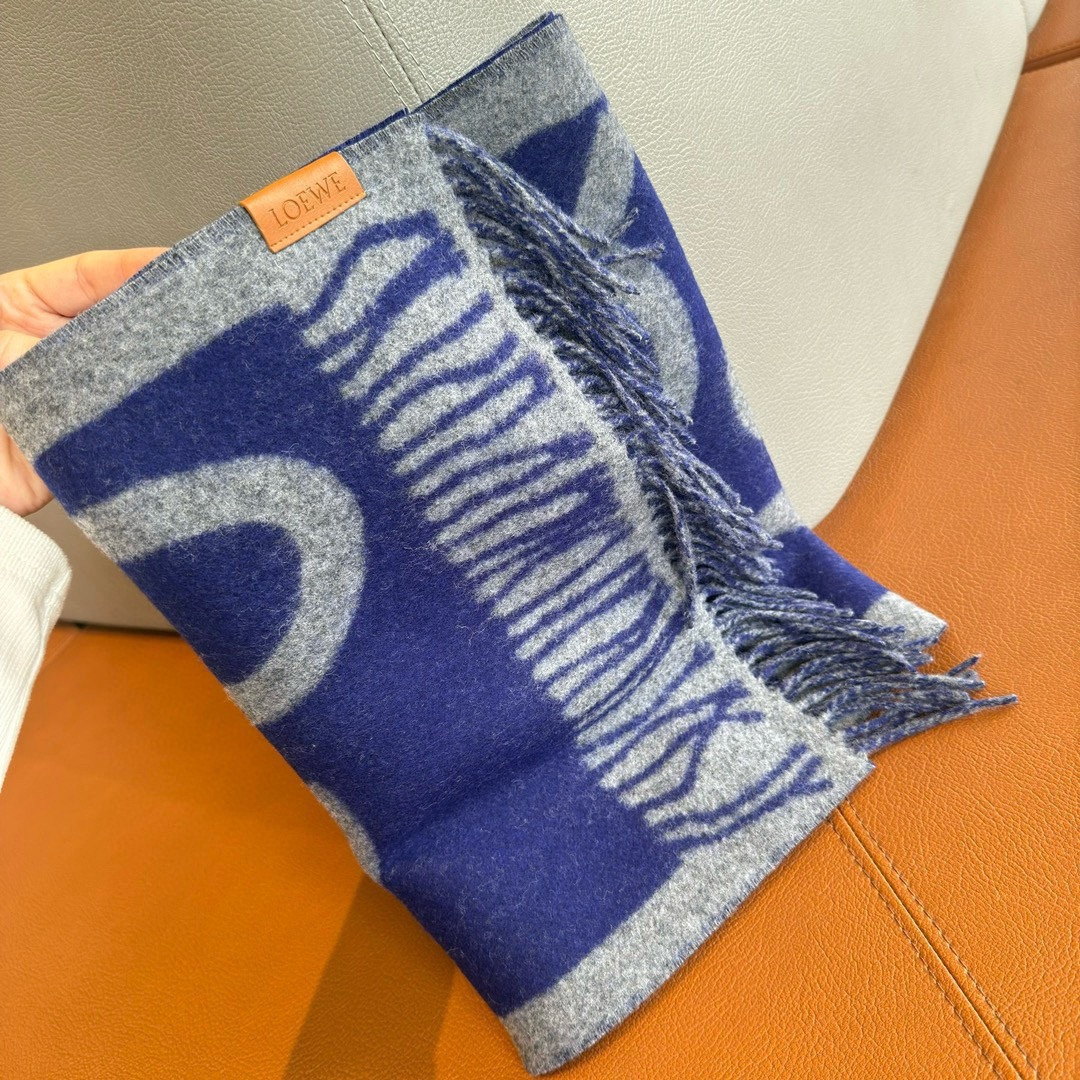 🆕Loewe新品❗️罗意威很幸運拿到這個品牌的東西，真的不多見，很少在國內做訂單，款式真的少的可怜❗️❗️❗️羅意威作為