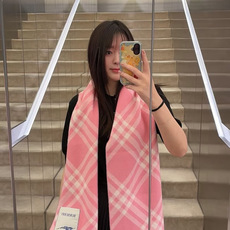 🆕Burberry新款苏格兰格纹羊绒围巾,继全智贤带火的格纹款围巾之后,Bur又一款力作上市,Burberry新款流苏格 🆕Burberry新款苏格兰格纹羊绒围巾,继全智贤带火的格纹款围巾之后,Bur又一款力作上市,Burberry新款流苏格