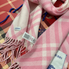 🆕Burberry新款苏格兰格纹羊绒围巾,继全智贤带火的格纹款围巾之后,Bur又一款力作上市,Burberry新款流苏格 🆕Burberry新款苏格兰格纹羊绒围巾,继全智贤带火的格纹款围巾之后,Bur又一款力作上市,Burberry新款流苏格
