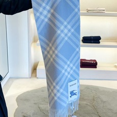 🆕Burberry新款苏格兰格纹羊绒围巾,继全智贤带火的格纹款围巾之后,Bur又一款力作上市,Burberry新款流苏格 🆕Burberry新款苏格兰格纹羊绒围巾,继全智贤带火的格纹款围巾之后,Bur又一款力作上市,Burberry新款流苏格