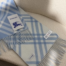 🆕Burberry新款苏格兰格纹羊绒围巾,继全智贤带火的格纹款围巾之后,Bur又一款力作上市,Burberry新款流苏格 🆕Burberry新款苏格兰格纹羊绒围巾,继全智贤带火的格纹款围巾之后,Bur又一款力作上市,Burberry新款流苏格