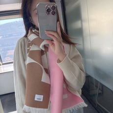 🆕Bur难得尾单,Qc盯了一个月才拿出来的重磅极品好货,国内专柜没上的款,牛气满满TB系列限量款❗️双面提花围巾小披肩, 🆕Bur难得尾单,Qc盯了一个月才拿出来的重磅极品好货,国内专柜没上的款,牛气满满TB系列限量款❗️双面提花围巾小披肩,