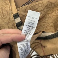 🆕Burberry · B字形盾牌❗️B家双面围巾❗好看的要疯掉了,太有型太有魅力了❗❗非常斯文时尚的秋冬单品!真的很喜 🆕Burberry · B字形盾牌❗️B家双面围巾❗好看的要疯掉了,太有型太有魅力了❗❗非常斯文时尚的秋冬单品!真的很喜
