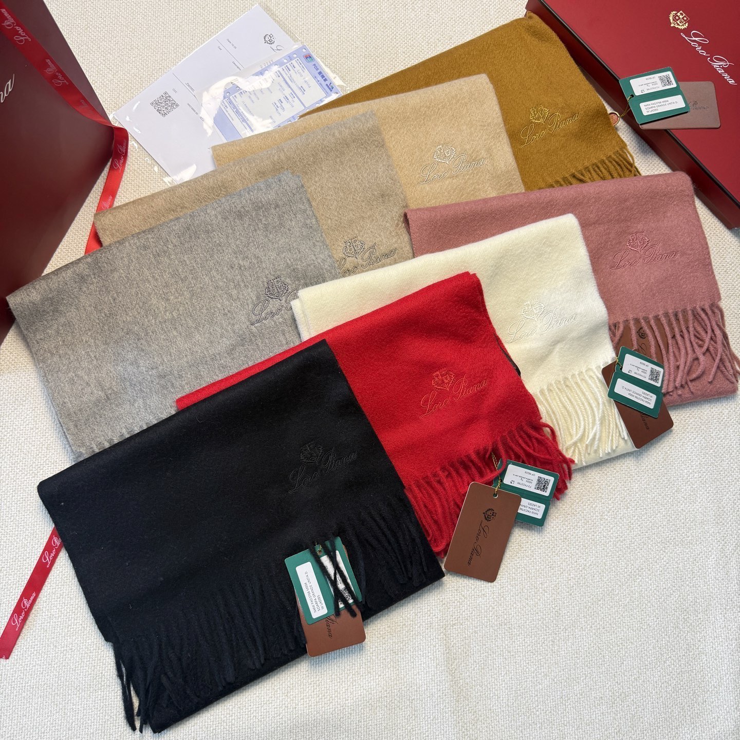 🆕Loro Piana · 诺悠翩雅秋冬新品❗️超级夯货 重磅来袭❗️【极品山羊绒小围巾】送人自留都太高大上了😍重磅上新