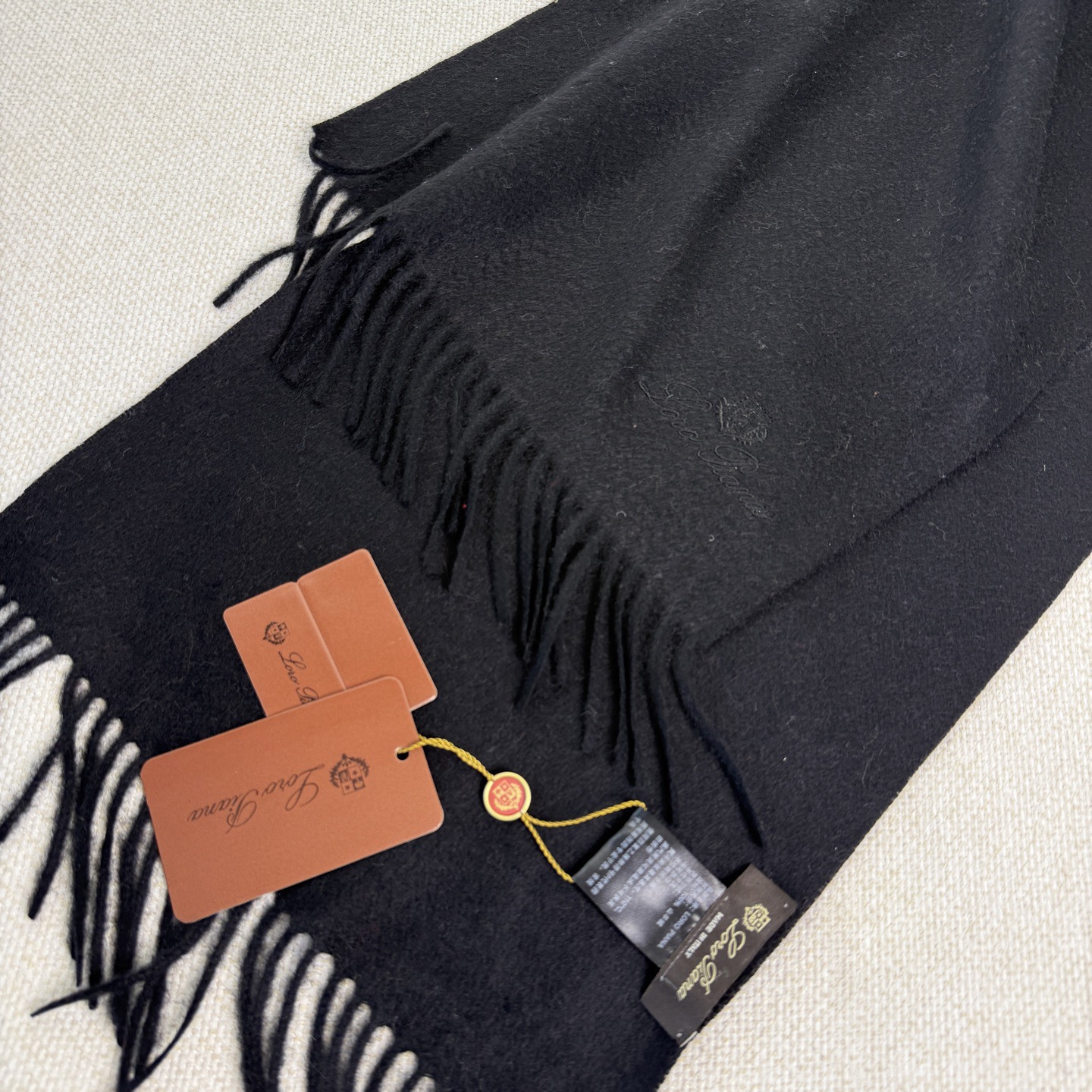 🆕Loro Piana · 诺悠翩雅秋冬新品❗️超级夯货 重磅来袭❗️【极品山羊绒小围巾】送人自留都太高大上了😍重磅上新