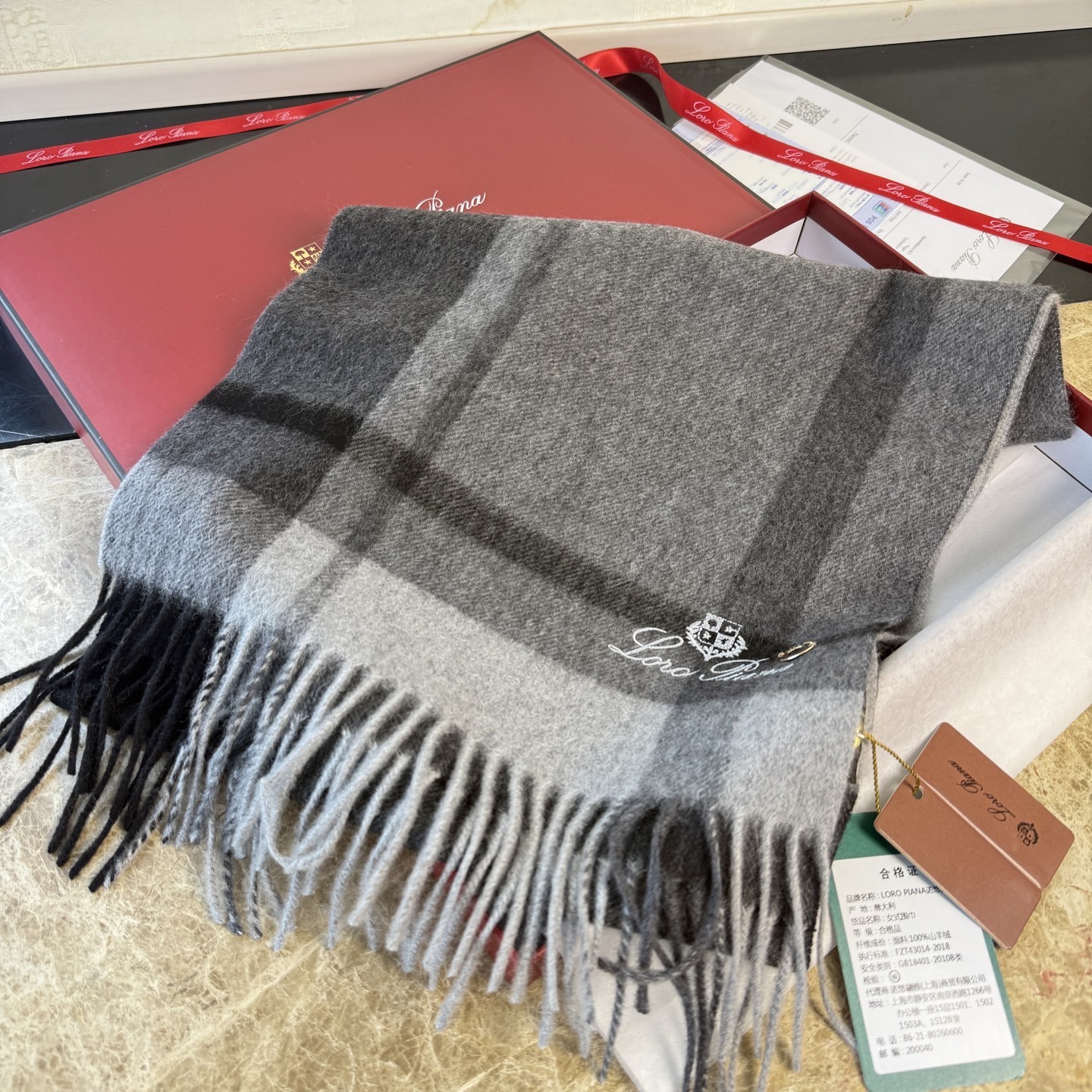 🆕Loro Piana · 诺悠翩雅秋冬新品❗️【极品山羊绒水波纹格纹围巾】送人自留都太高大上了😍重磅上新，爆款爆款，渠