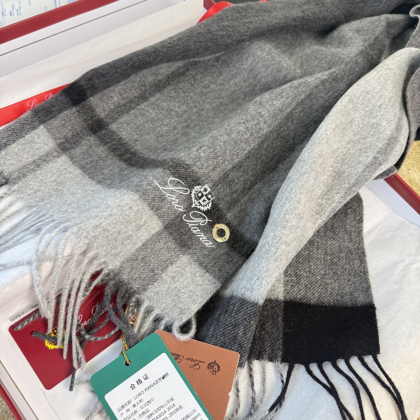 🆕Loro Piana · 诺悠翩雅秋冬新品❗️【极品山羊绒水波纹格纹围巾】送人自留都太高大上了😍重磅上新，爆款爆款，渠