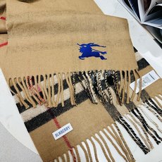 🆕Burberry最新款双面两用马术骑士徽标拼格纹羊绒围巾,这款含金量很高,双面刺绣工艺,印花工艺加提花工艺,大密度双面 🆕Burberry最新款双面两用马术骑士徽标拼格纹羊绒围巾,这款含金量很高,双面刺绣工艺,印花工艺加提花工艺,大密度双面