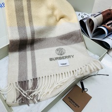 🆕Burberry · 巴宝莉新款重磅水波纹羊绒围巾‼️今年我们的男款真的是高端Level,重磅极品‼️妥妥的家属福利👍 🆕Burberry · 巴宝莉新款重磅水波纹羊绒围巾‼️今年我们的男款真的是高端Level,重磅极品‼️妥妥的家属福利👍
