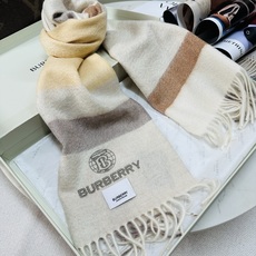 🆕Burberry · 巴宝莉新款重磅水波纹羊绒围巾‼️今年我们的男款真的是高端Level,重磅极品‼️妥妥的家属福利👍 🆕Burberry · 巴宝莉新款重磅水波纹羊绒围巾‼️今年我们的男款真的是高端Level,重磅极品‼️妥妥的家属福利👍