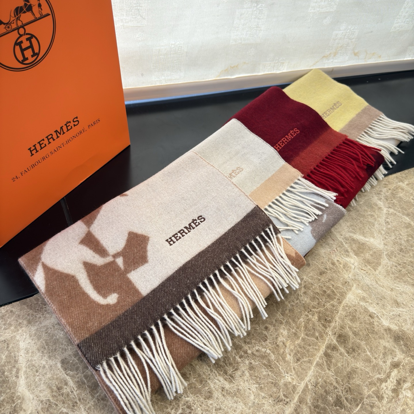 🆕 【▪Hermes · 爱马仕提花围巾，精致的温柔配色，超级迷恋❗️气质低调恬静又不失优雅❗️】重点推荐❗️高级舒适时