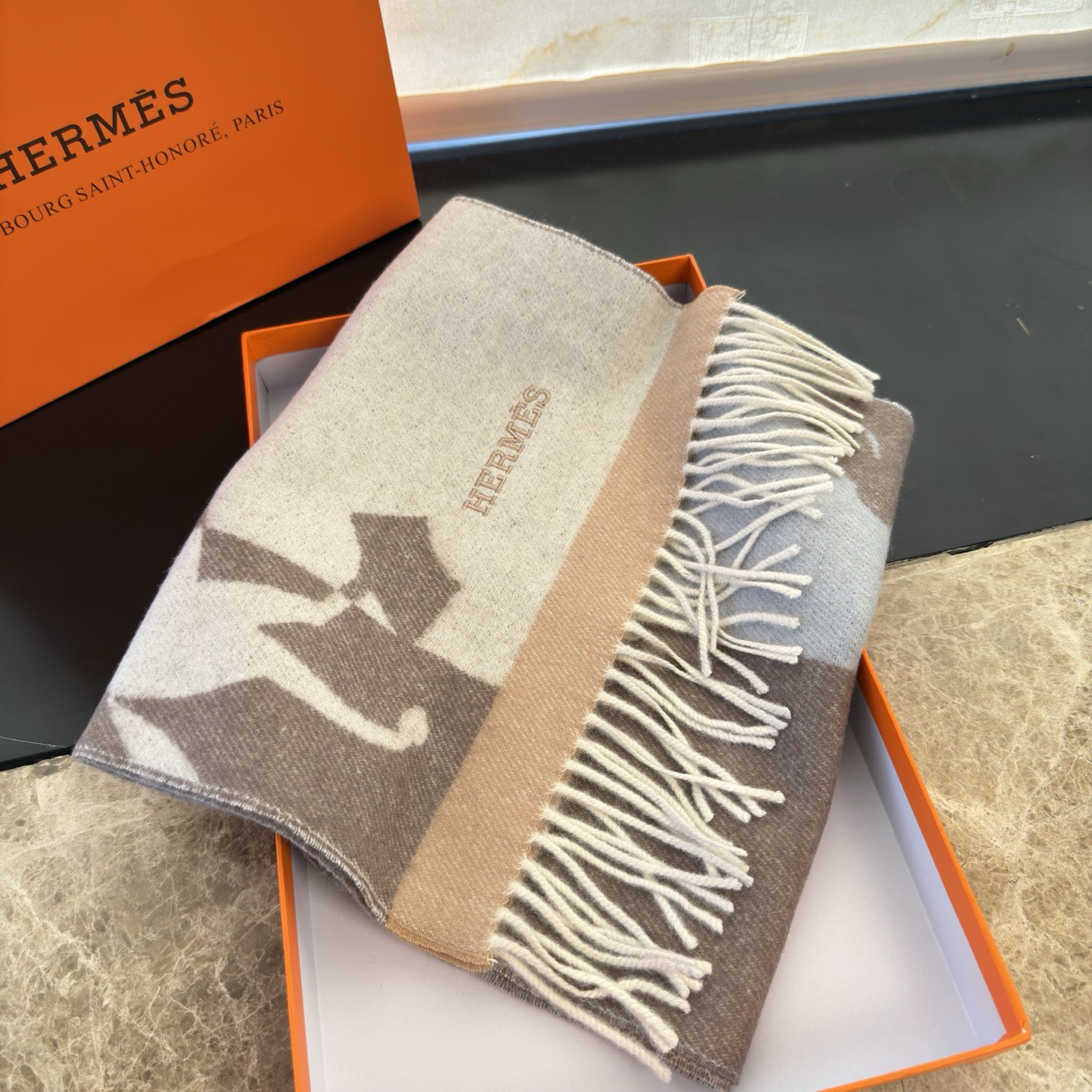 🆕 【▪Hermes · 爱马仕提花围巾,精致的温柔配色,超级迷恋❗️气质低调恬静又不失优雅❗️】重点推荐❗️高级舒适时 🆕 【▪Hermes · 爱马仕提花围巾,精致的温柔配色,超级迷恋❗️气质低调恬静又不失优雅❗️】重点推荐❗️高级舒适时