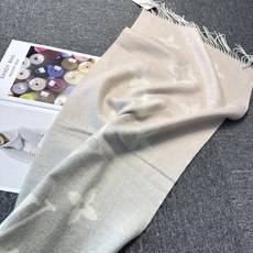 🆕Louis Vuitton · REYKJAVIK GRADIENT渐变羊绒围巾❗️【全品相订单,每个颜色都对应官网型 🆕Louis Vuitton · REYKJAVIK GRADIENT渐变羊绒围巾❗️【全品相订单,每个颜色都对应官网型
