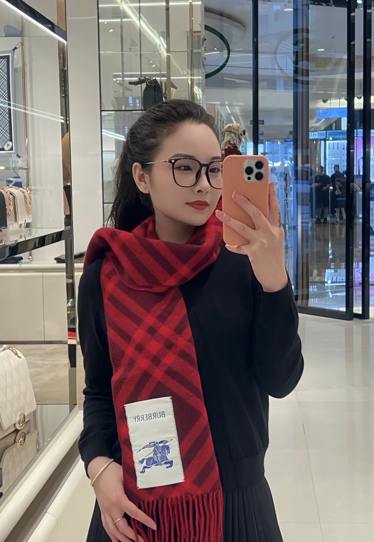 🆕Burberry新款苏格兰格纹羊绒围巾，继全智贤带火的格纹款围巾之后，Bur又一款力作上市，Burberry新款流苏格