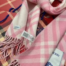 🆕Burberry新款苏格兰格纹羊绒围巾,继全智贤带火的格纹款围巾之后,Bur又一款力作上市,Burberry新款流苏格 🆕Burberry新款苏格兰格纹羊绒围巾,继全智贤带火的格纹款围巾之后,Bur又一款力作上市,Burberry新款流苏格