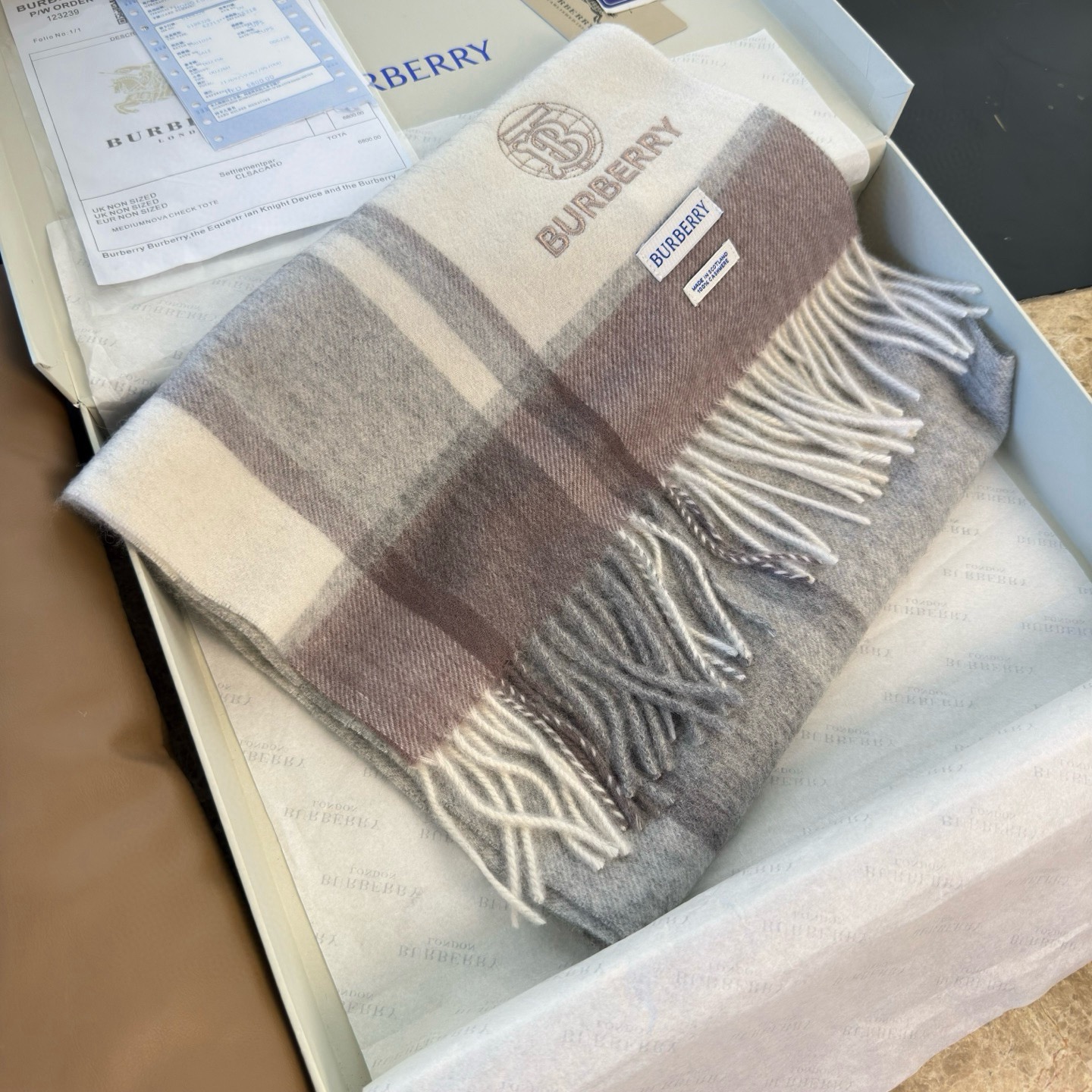 🆕Burberry · 巴宝莉新款重磅水波纹羊绒围巾‼️今年我们的男款真的是高端Level，重磅极品‼️妥妥的家属福利👍