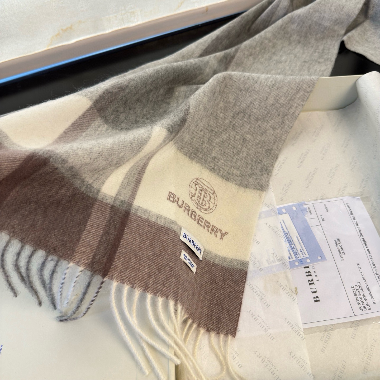 🆕Burberry · 巴宝莉新款重磅水波纹羊绒围巾‼️今年我们的男款真的是高端Level，重磅极品‼️妥妥的家属福利👍