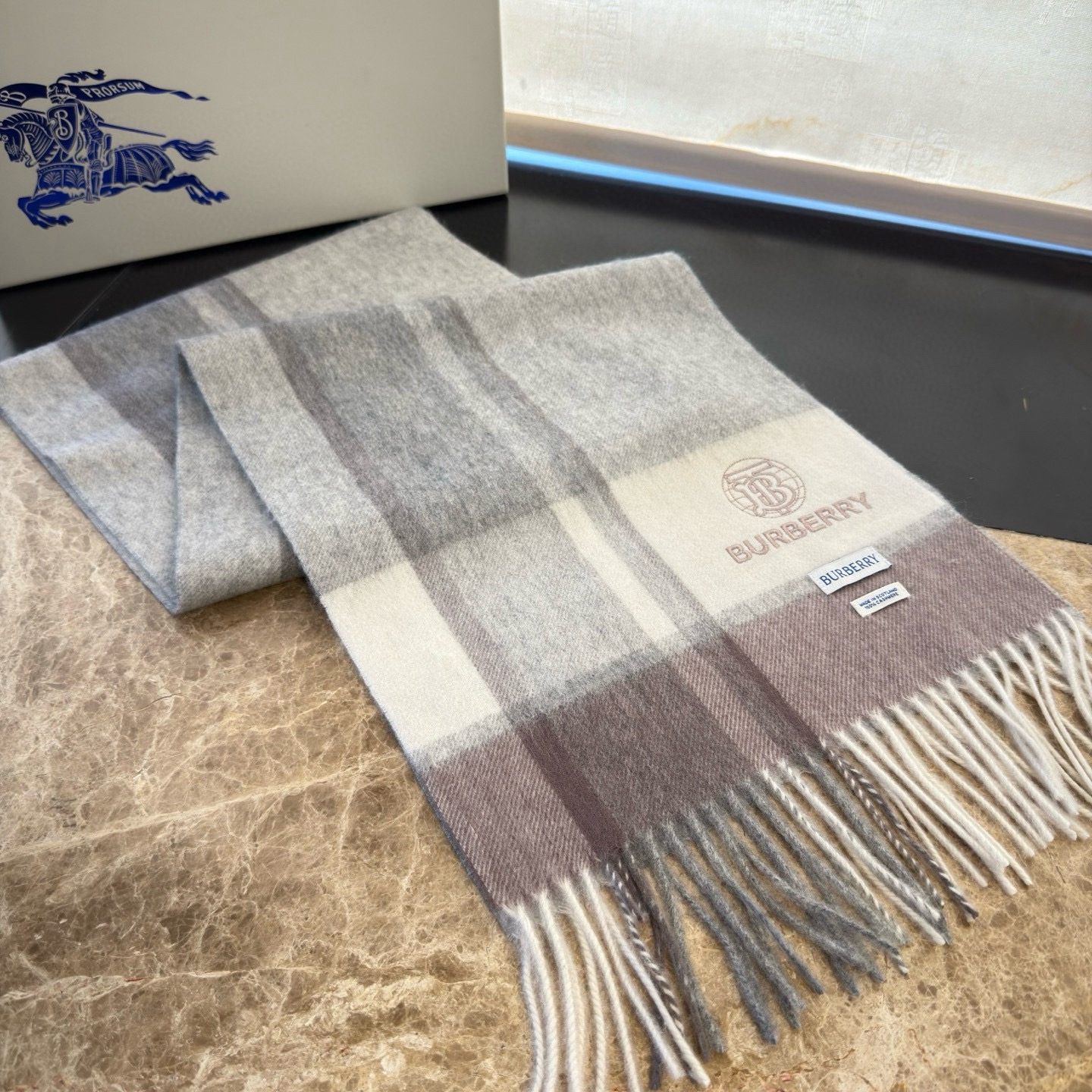 🆕Burberry · 巴宝莉新款重磅水波纹羊绒围巾‼️今年我们的男款真的是高端Level，重磅极品‼️妥妥的家属福利👍