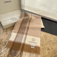 🆕Burberry · 巴宝莉新款重磅水波纹羊绒围巾‼️今年我们的男款真的是高端Level,重磅极品‼️妥妥的家属福利👍 🆕Burberry · 巴宝莉新款重磅水波纹羊绒围巾‼️今年我们的男款真的是高端Level,重磅极品‼️妥妥的家属福利👍