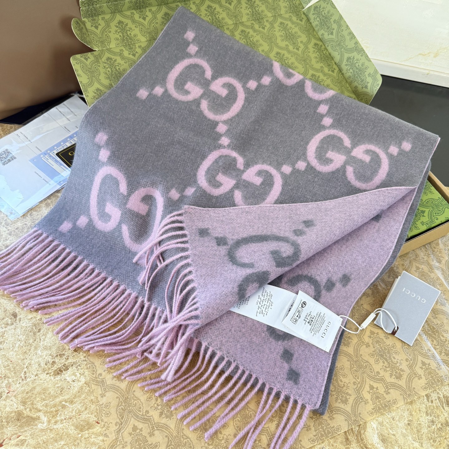 🆕Gucci大G双面羊绒围巾  Size：45*200cm   100%羊绒 G家难得纯羊绒出品！超洋气大G提花、两面配