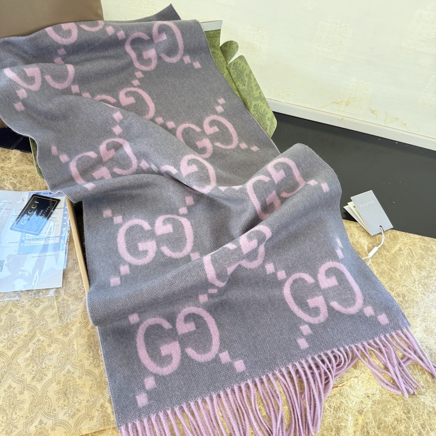 🆕Gucci大G双面羊绒围巾  Size：45*200cm   100%羊绒 G家难得纯羊绒出品！超洋气大G提花、两面配