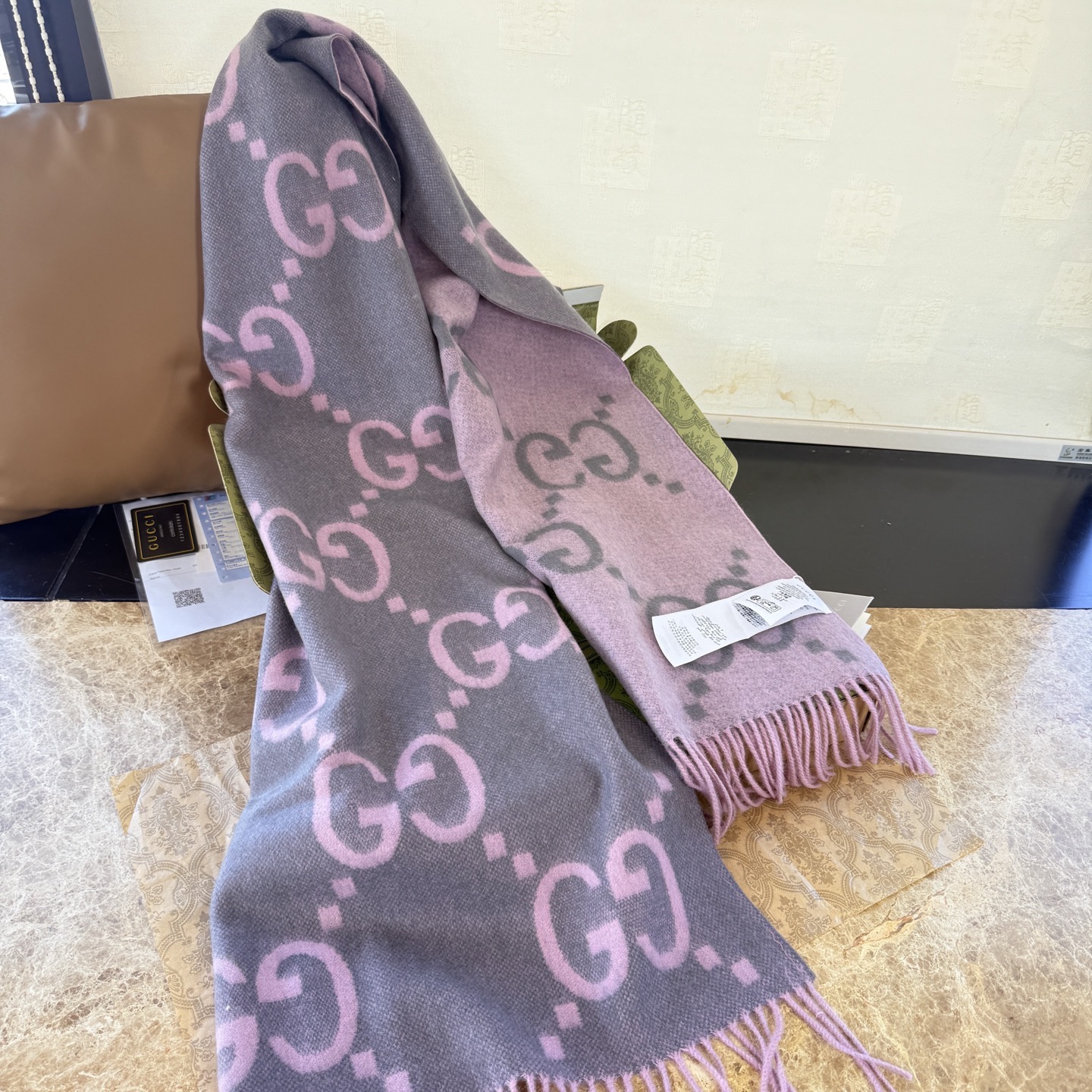 🆕Gucci大G双面羊绒围巾  Size：45*200cm   100%羊绒 G家难得纯羊绒出品！超洋气大G提花、两面配