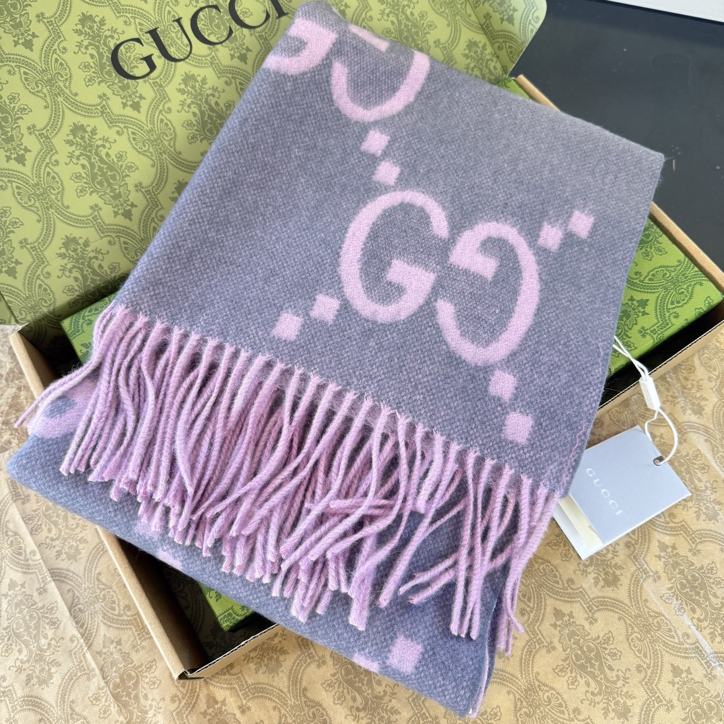 🆕Gucci大G双面羊绒围巾  Size：45*200cm   100%羊绒 G家难得纯羊绒出品！超洋气大G提花、两面配