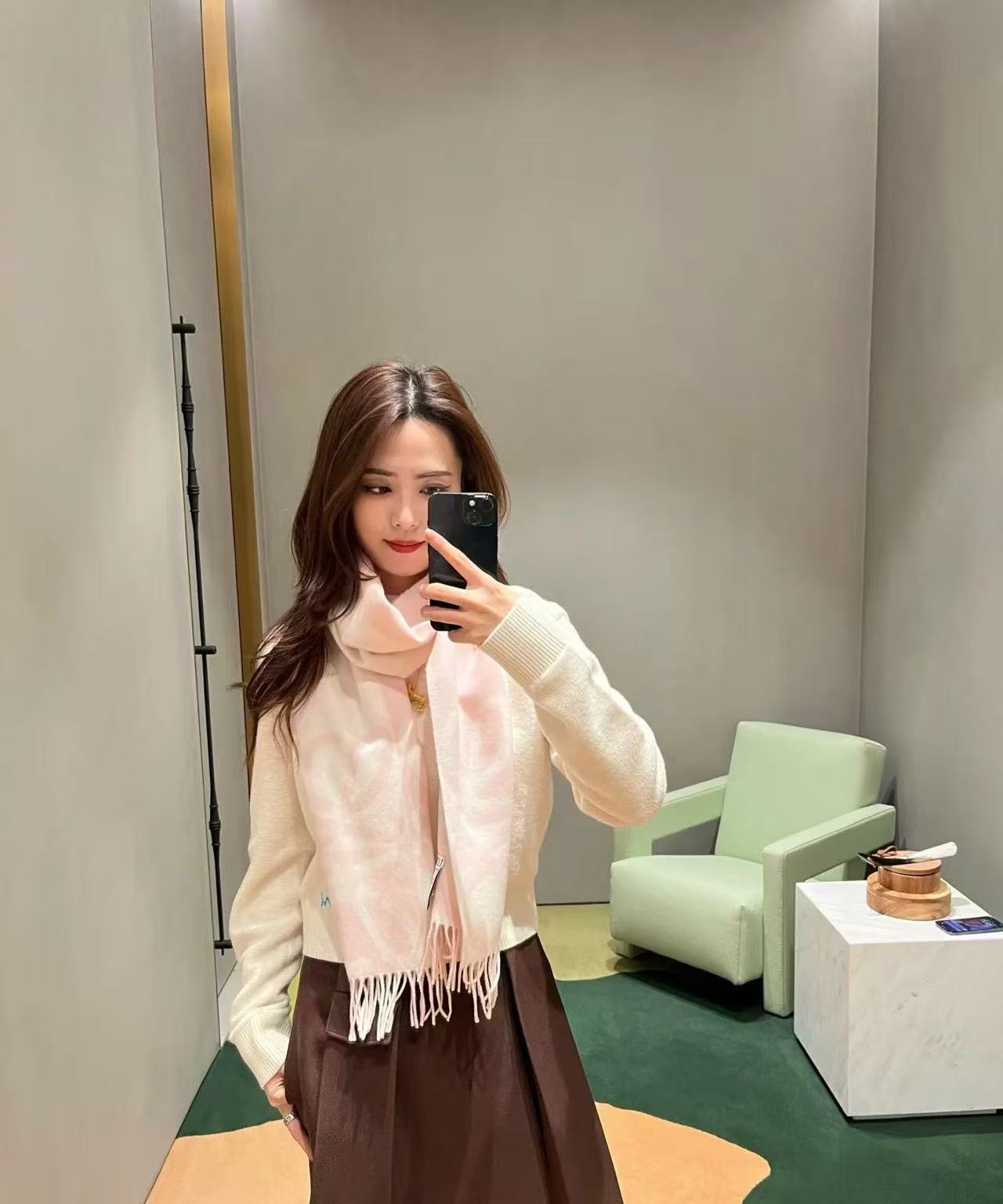 🆕 LOEWE罗意威·双面拼色羊绒羊毛围巾❗️这个配色真的温柔到骨子里，经典Anagram回纹大logo，辨识度恰到好处