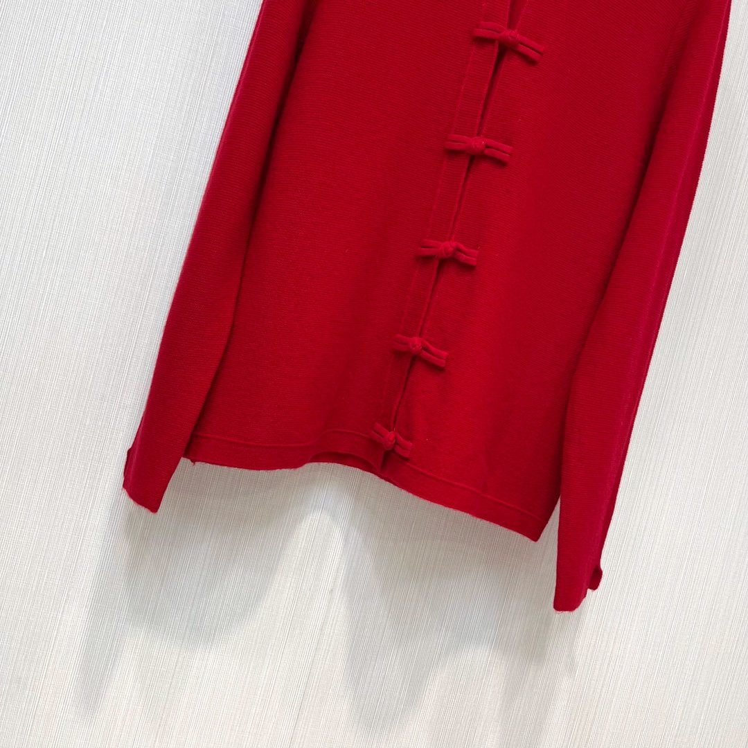 冬季新款全羊毛正红色手工盘扣国风气质开衫超好看的国风系列很正的红色配手工盘扣国风元素真的无比精湛穿起来的