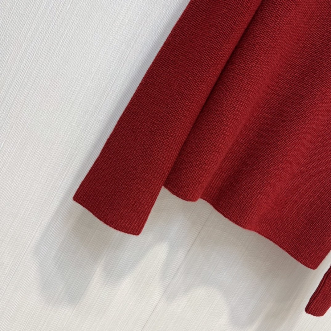 冬季新款复古红高领宽松慵懒风毛衣比正红更深一些有需要节日感但又不想太浮夸的可以选这款！超廓形的宽松版型自