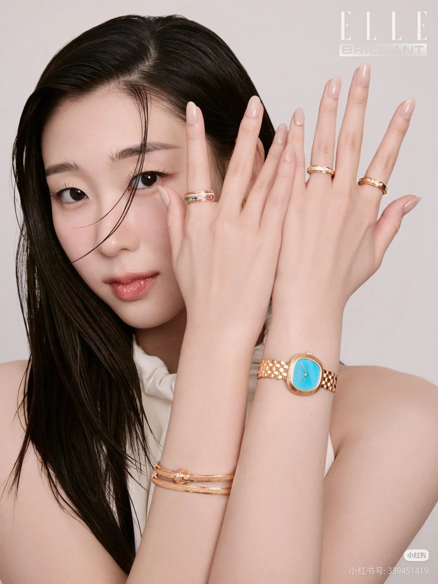 NO:386095,Sixtie Gilded Yueying Series, Jeon Ji-hyun's series watches - Sixtie Series watches - 29 mm in diameter, steel trapezoidal case - inlaid with 51 brilliant-cut diamonds (about 0.52 carats). - Silver sun satin polished dial - Stainless steel bracelet, equipped with Piaget Quartz movement #Golden Yueying #Joon Ji-hyun, Piaget19860909Sixtie 鎏金悦影系列,全智贤同系列腕表 -Sixtie系列腕表 -直径29毫米,精钢梯形表壳 -镶饰51颗明亮式切割美钻（约0.52克拉）. -银色太阳缎面打磨表盘 -精钢表链,搭载伯爵 石英机芯 #鎏金悦影#全智贤,,piaget,Watch