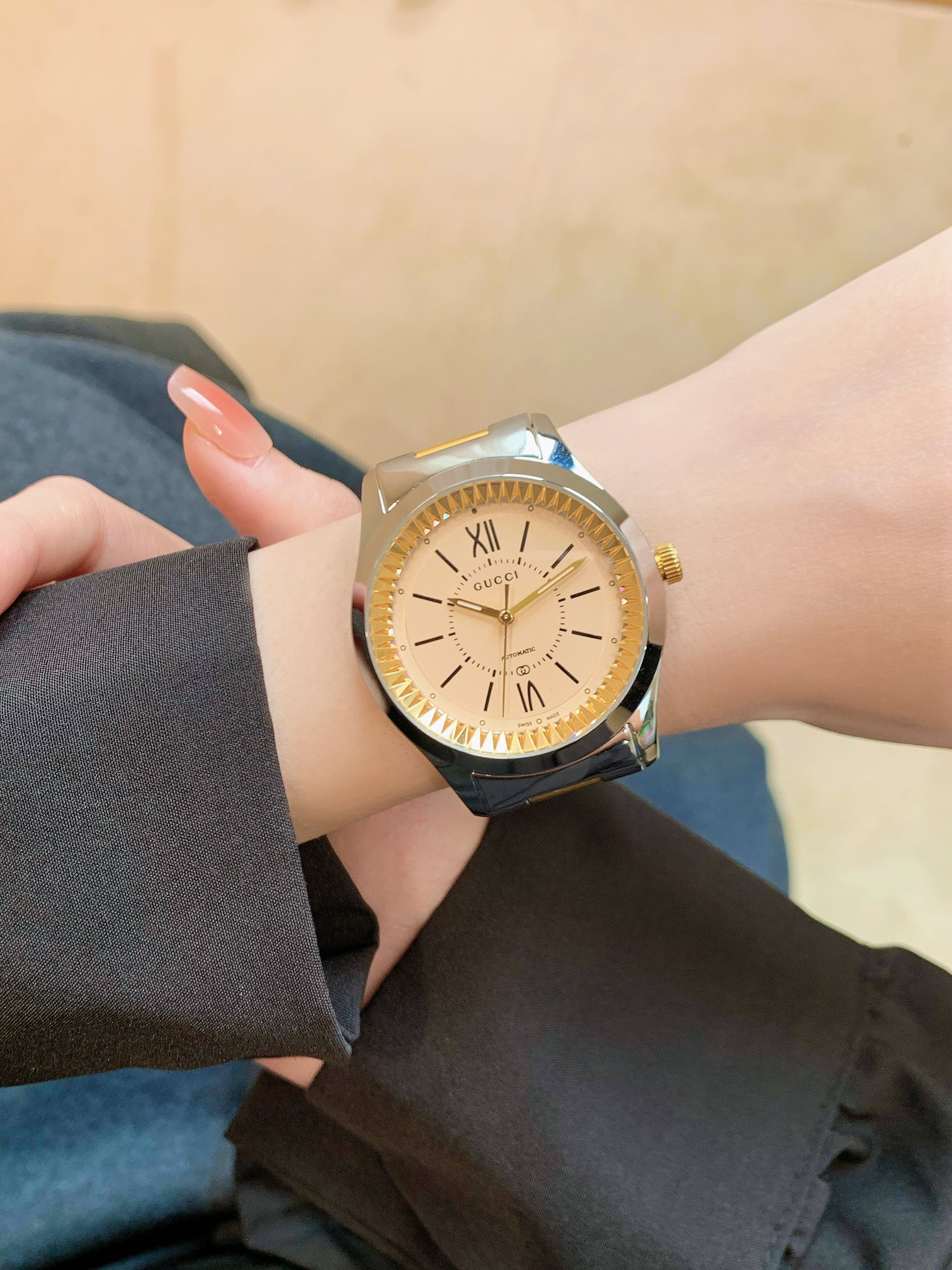 Gucci G-Timeless Montre 38mm, Cadran Nacre, Bracelet Acier Inoxydable