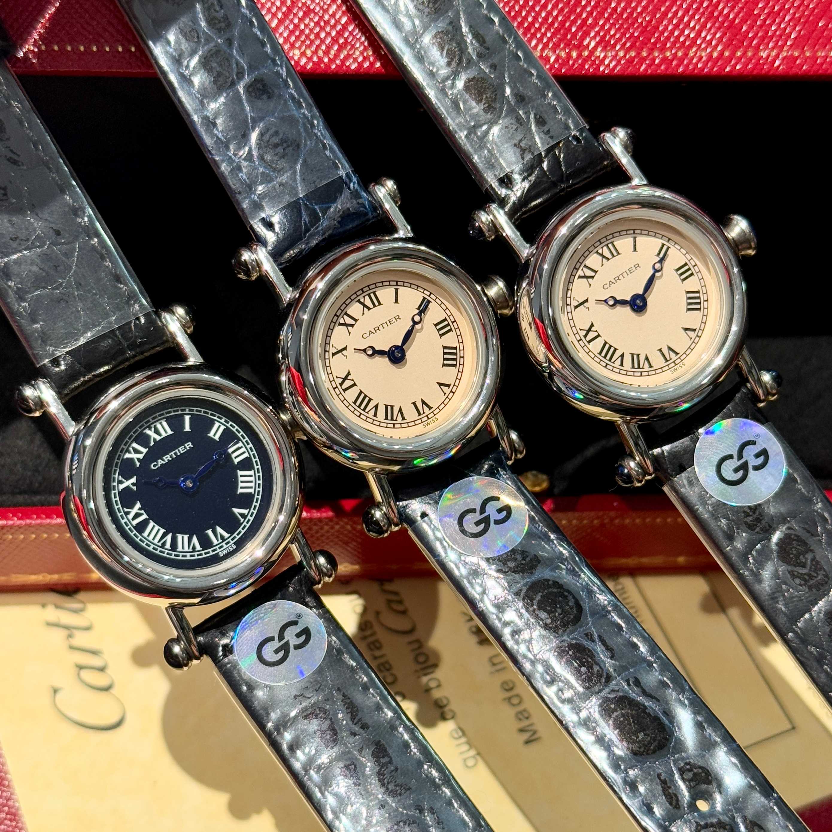 Cartier Diabolo yellow gold case and bezel, white dial, black leather strap 27mm Women's Quartz