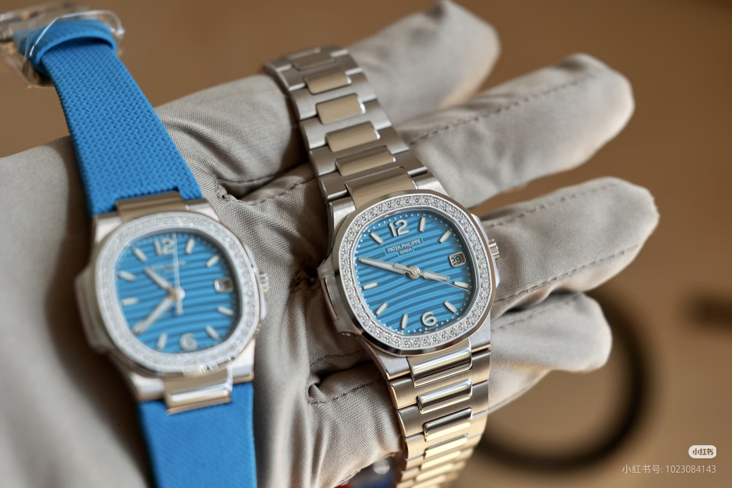 NO:727227,Patek Philippe's sky blue white gold Nautilus series comes with tape and metal strap. The light blue color is so beautiful. The quartz movement is very suitable for daily replacement and wear by mm with many watches, and the time is always online. Compared with the series, it is more suitable for mm with thin arms. #Patek philippe女watch #,,patek philippe19860909百达翡丽的天空蓝 白金鹦鹉螺系列 胶带和金属表带一起来到. 淡蓝色配色实在太美了,石英机芯非常适合表多的mm日常更换佩戴,时间一直在线.对比系列它更适合手臂细的mm. #百达翡丽女表 #,,patek philippe,Watch