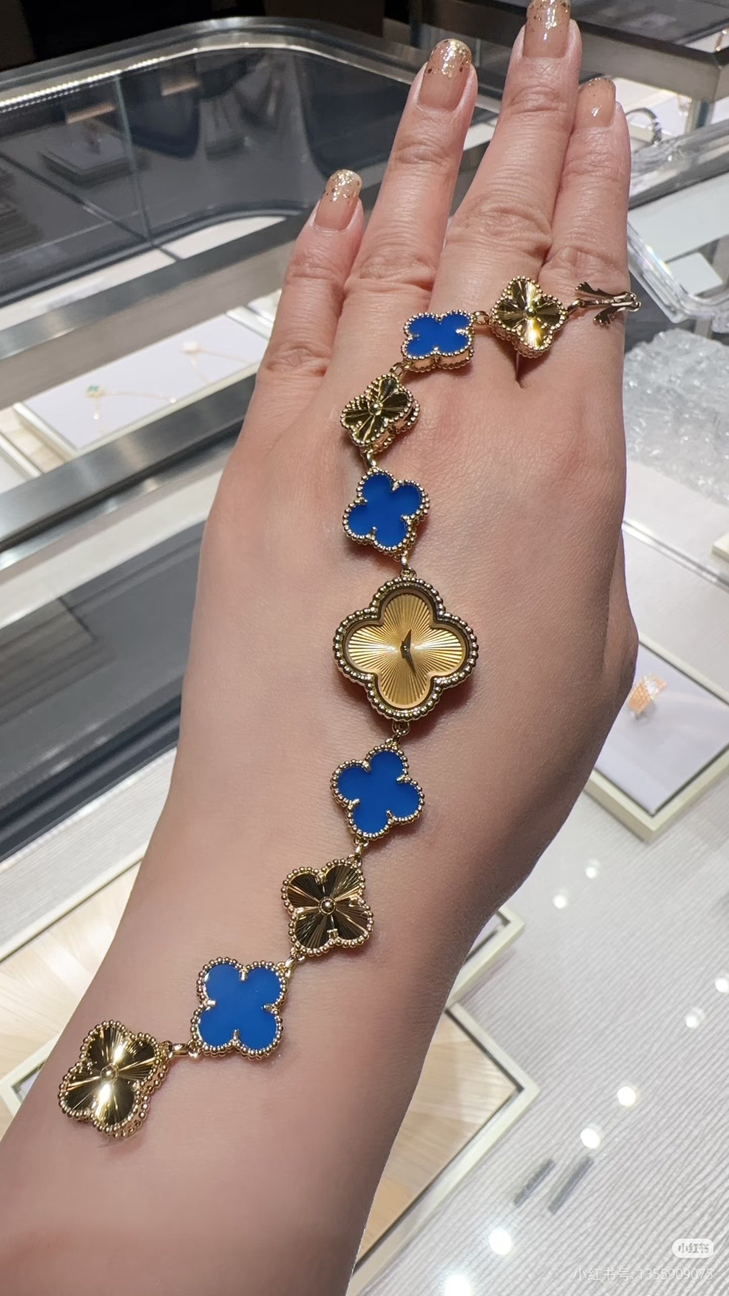 NO:741819,Figure 3 Gold and blue chalcedony,gold19860909图三 黄金蓝玉髓,,gold,Watch