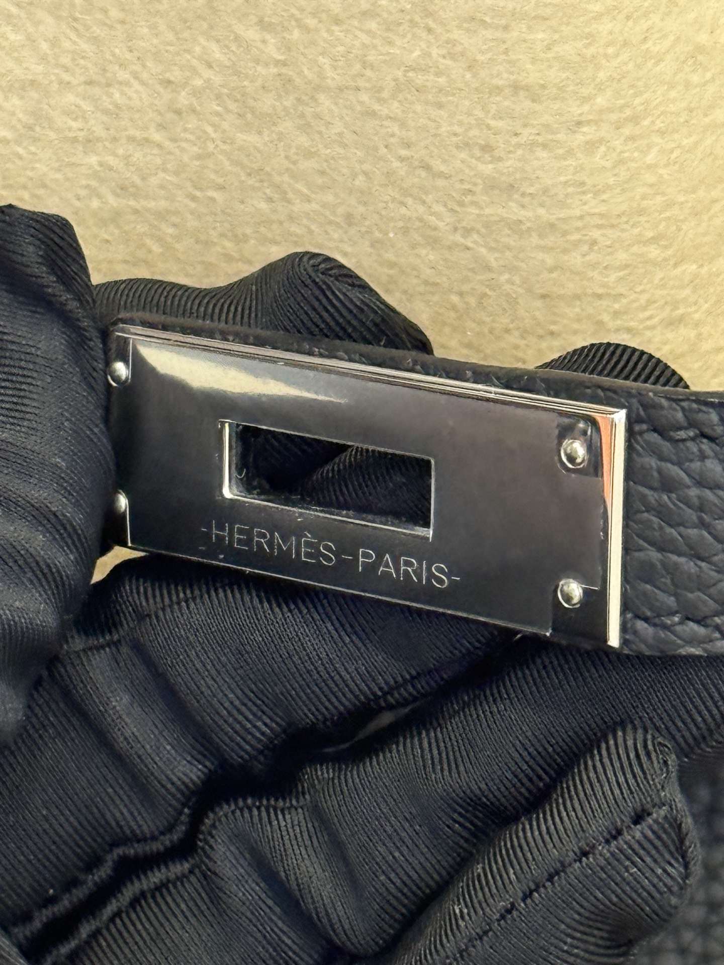 客户定制✈️
BK35 黑银 togo 

Customer customization
Birkin35  Black silver button togo，Just like the counter, but at a very low price.❤️