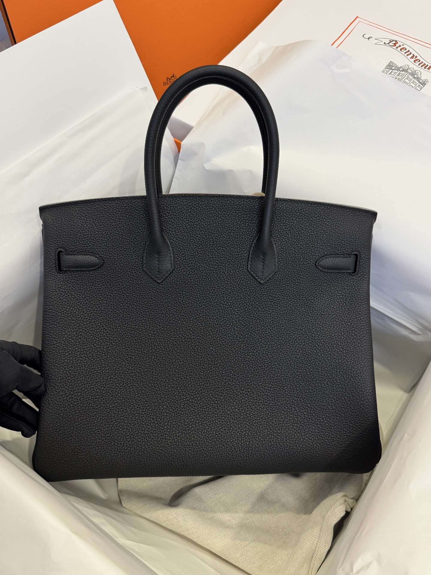 客户定制✈️
BK35 黑银 togo 

Customer customization
Birkin35  Black silver button togo，Just like the counter, but at a very low price.❤️