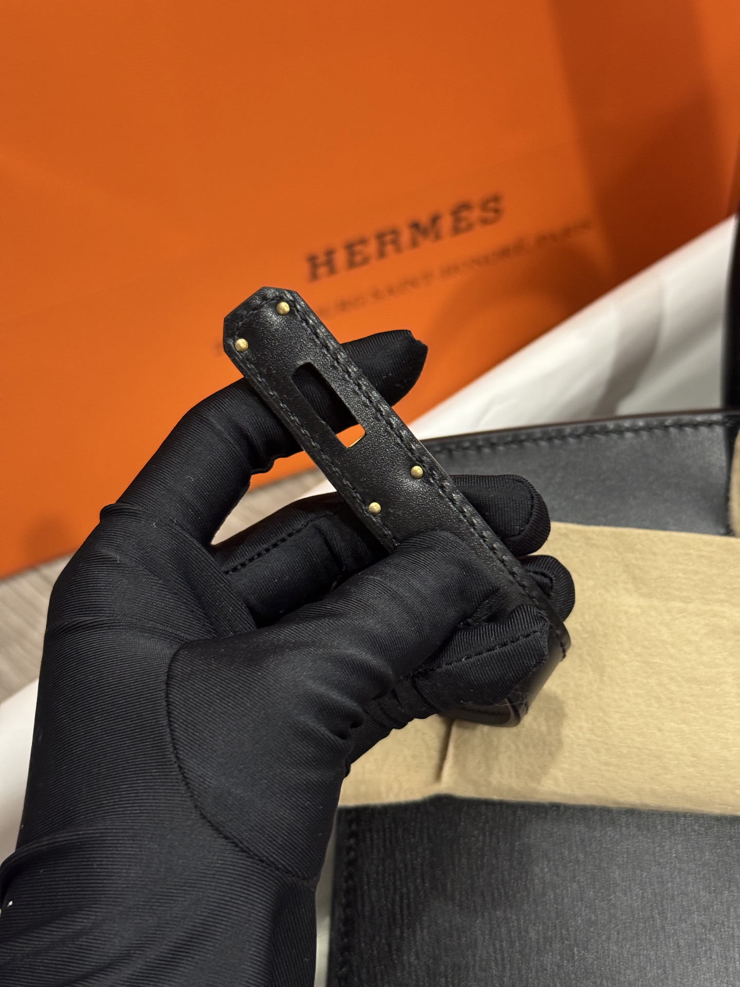 客户定制✈️
BK30 box 黑金 顶级手缝 质感无敌 细节随意对比🆚 进出专柜无压力😎行情价16w➕ 小千拿下

Customized for customers, with the same quality as the counter, but at a very low price.✈️