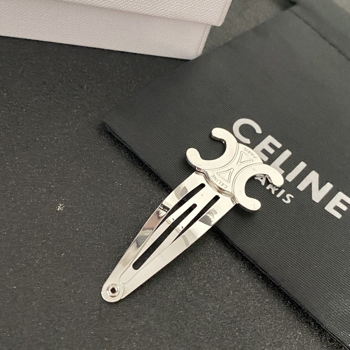 Celine Vintage Revival Hair Clip: 1970s Inspired Tortoiseshell Design 8 i1746758167193 2217 0 2