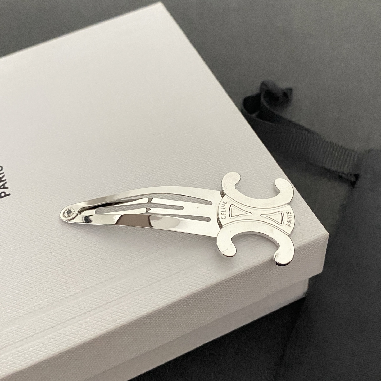 Celine Vintage Revival Hair Clip: 1970s Inspired Tortoiseshell Design 9 i1746758167520 6008 0 3