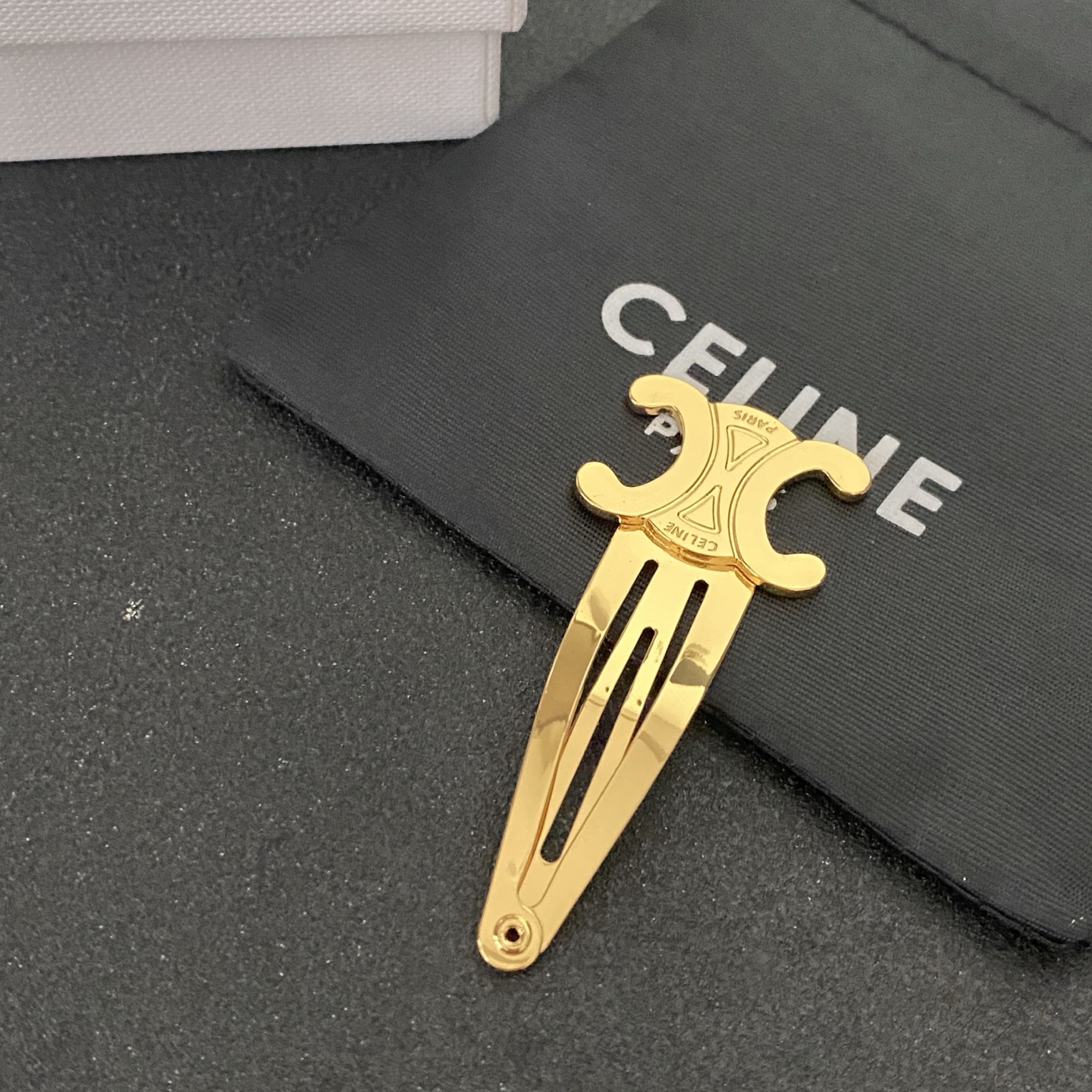 Celine Vintage Revival Hair Clip: 1970s Inspired Tortoiseshell Design 6 i1746758168981 3268 0 0