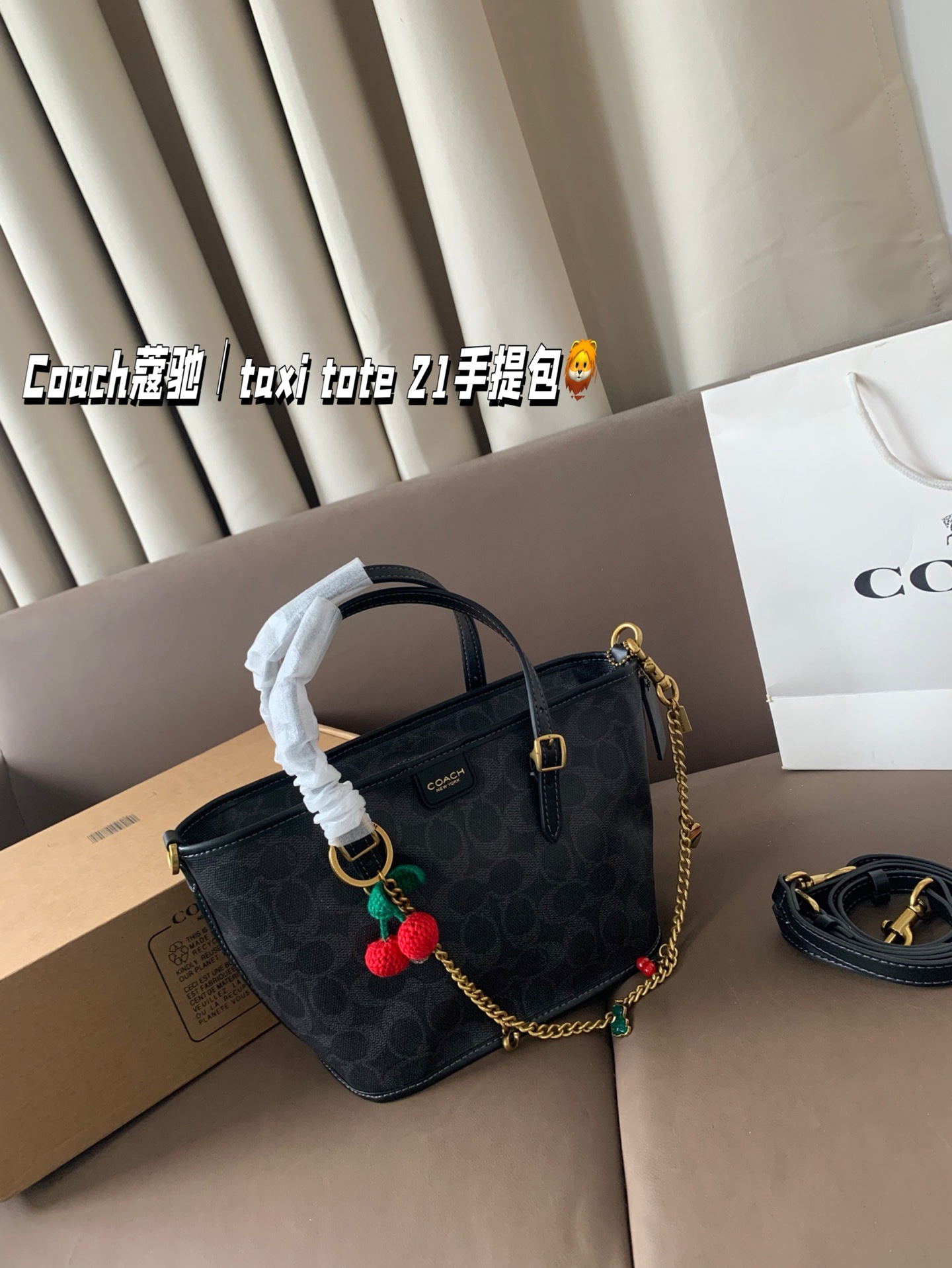 Coach | taxi tote 21. Clásico monograma + variedad de colores, se adapta a todos los estilos diarios. De mano o cruzado…