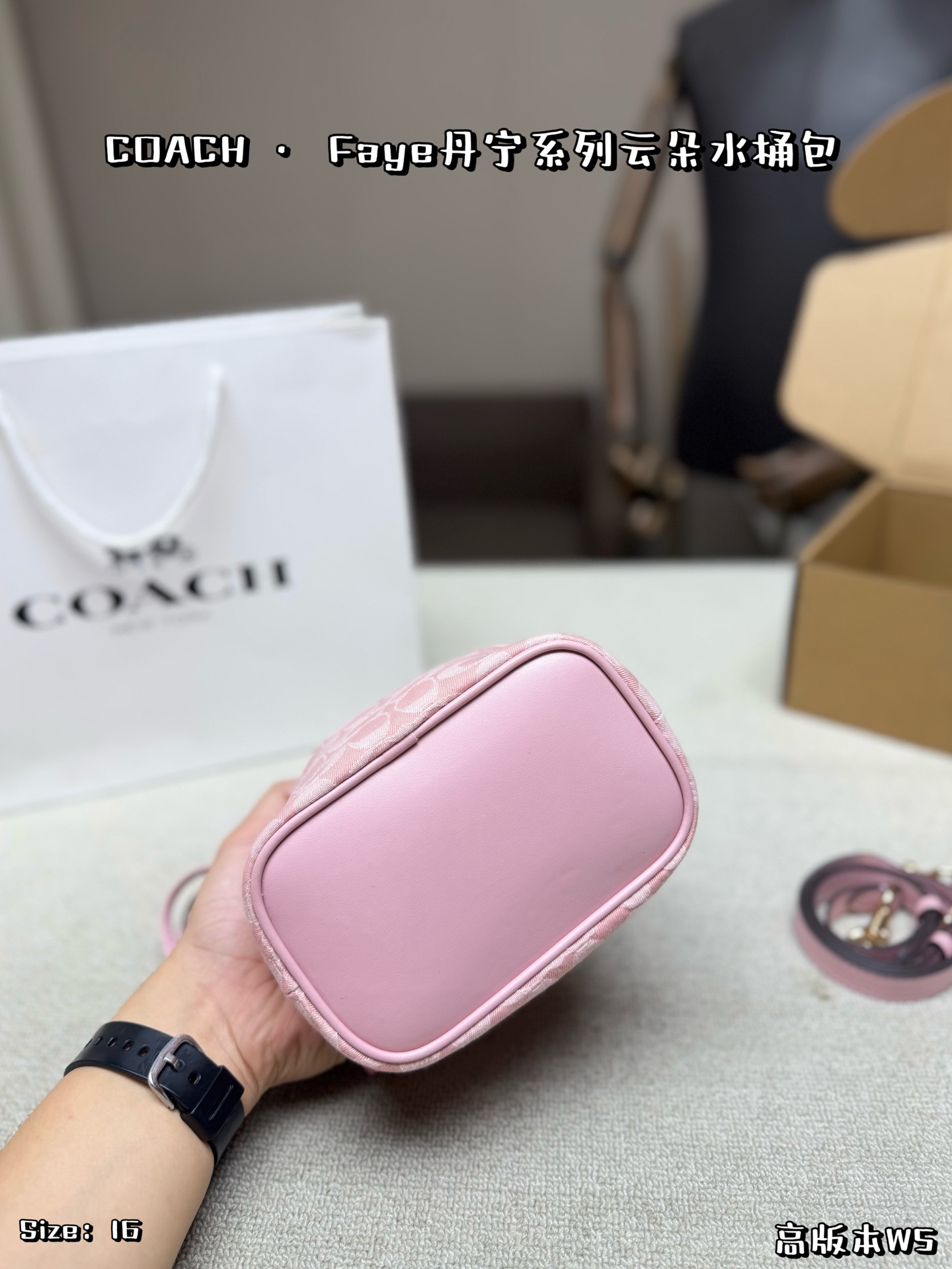Borsa COACH. Viene fornita con custodia per aereo — photo 5
