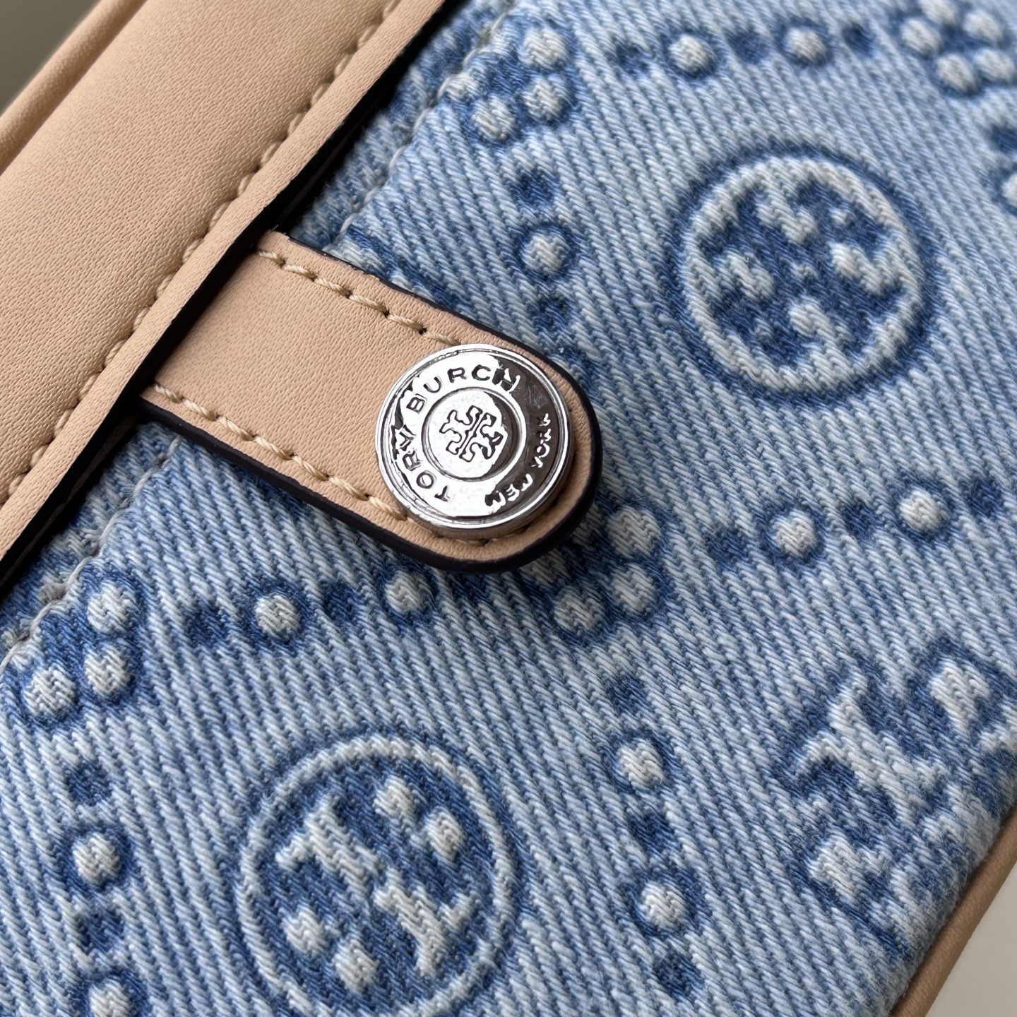 Tory Burch ～ Tory Burch新款女包 T Monogram盒子包 单肩斜挎手提 老花图案