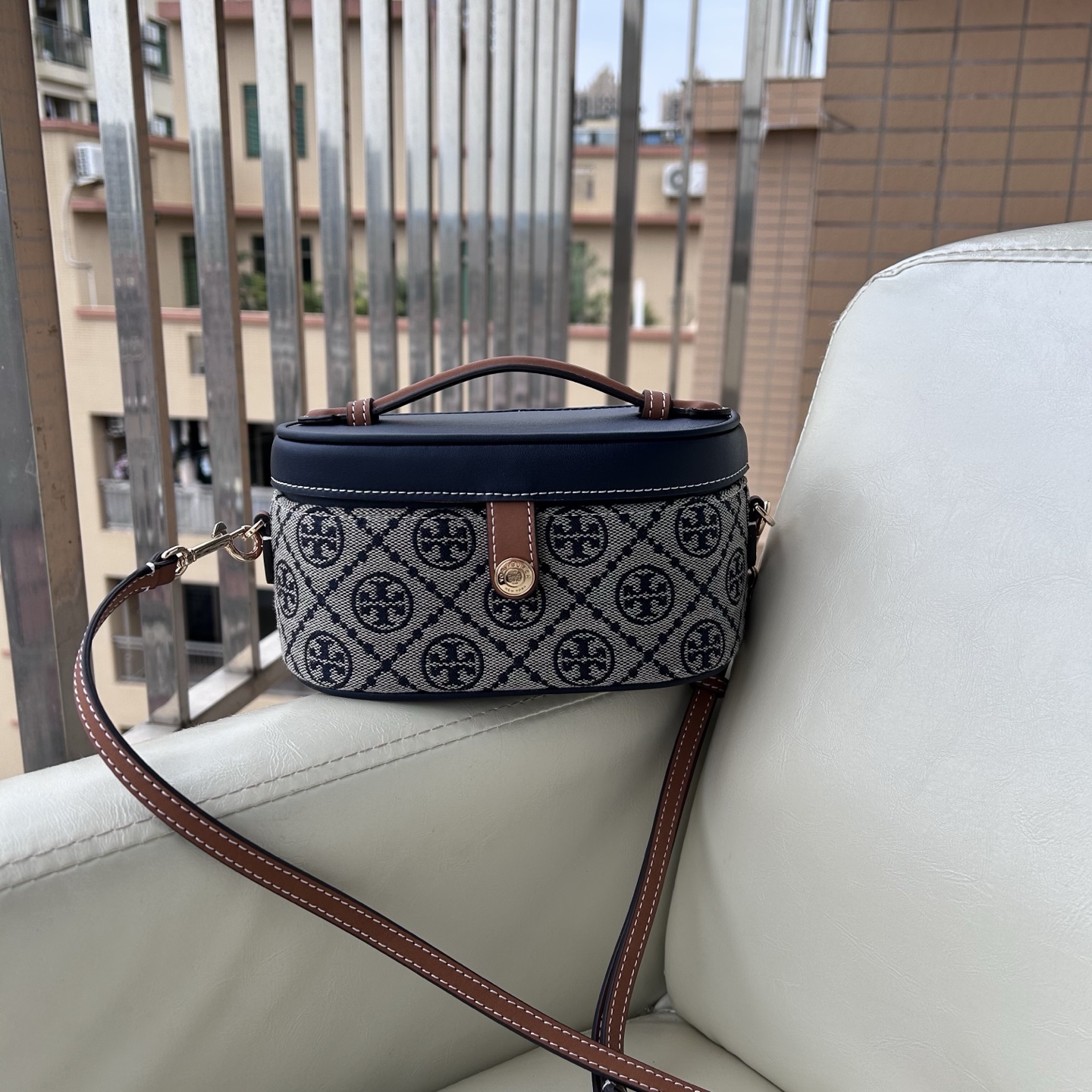 Tory Burch ～ Tory Burch新款女包 T Monogram盒子包 单肩斜挎手提 老花图案