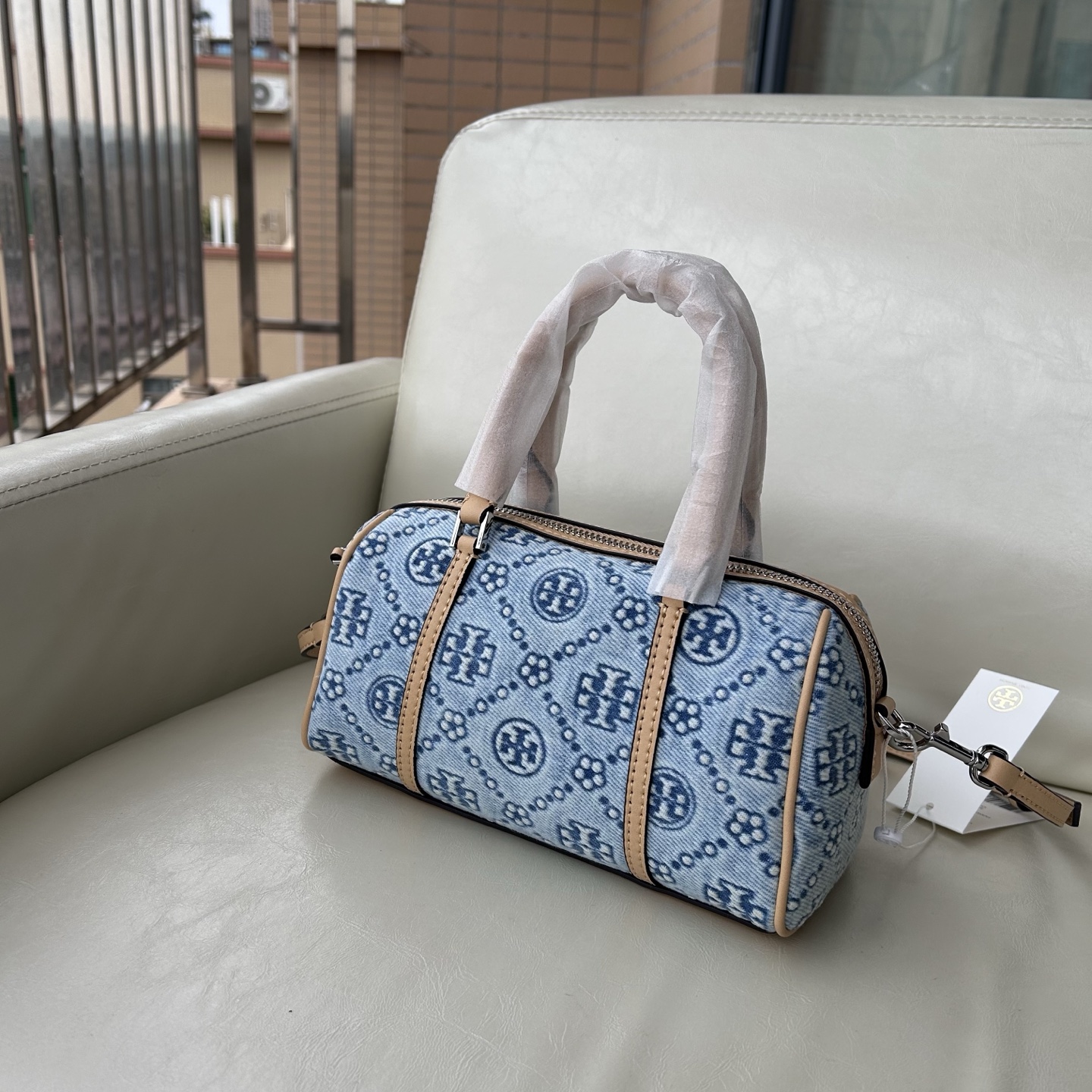 Tory Burch ～ tory burch丹宁牛仔老花牛皮水桶包TMonogram几何图案